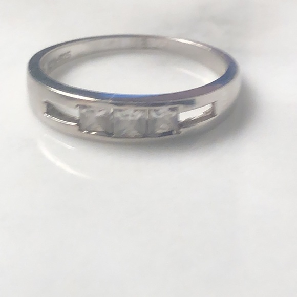 Sterling silver & square CZ band ring Size 8.25 - Picture 1 of 4